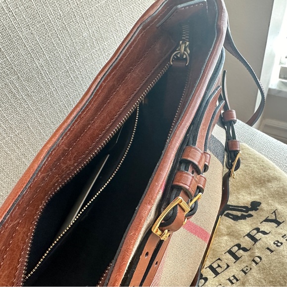 Burberry bag in good condition, use less than 5 times - Picture 3 of 5